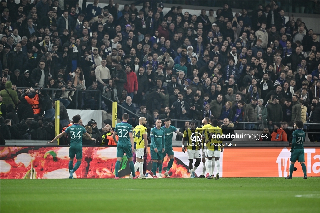 Anderlecht-Fenerbahçe maçı durduruldu