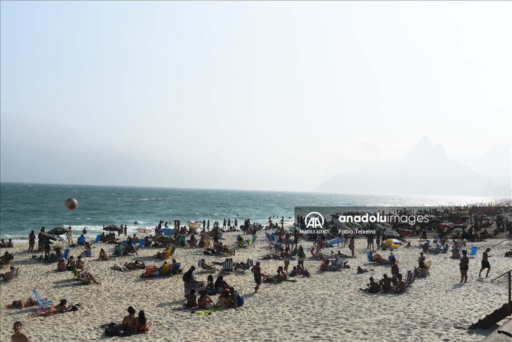 Brazil's Ipanema beach on the hottest day of the summer