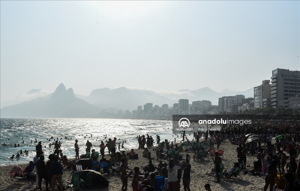 Brazil's Ipanema beach on the hottest day of the summer