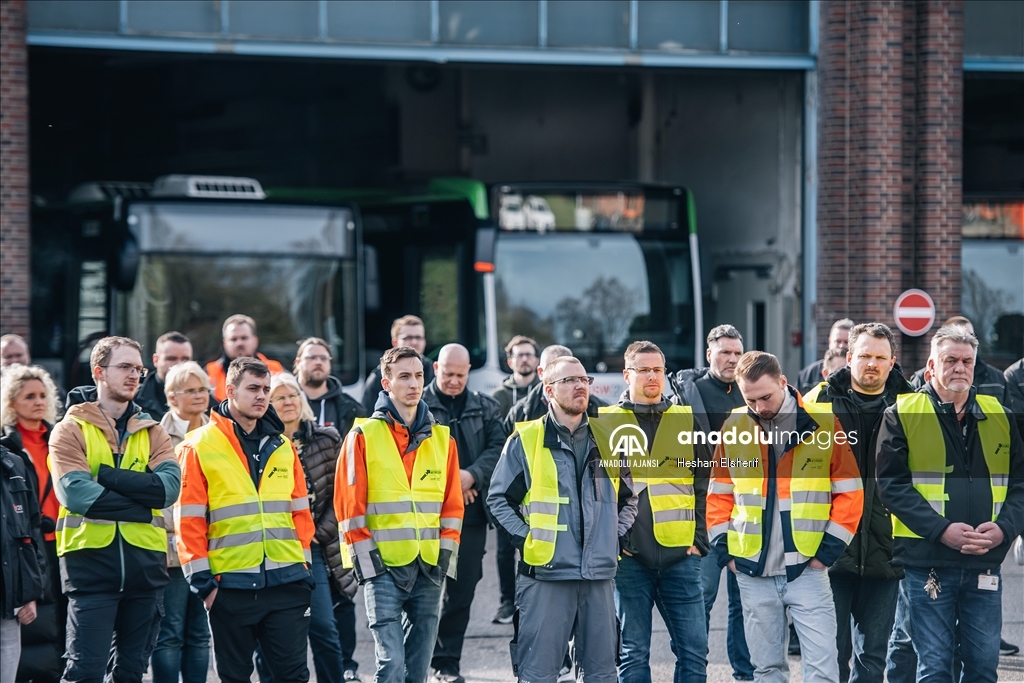 Dortmund'da toplu taşıma çalışanları maaş artışı talebiyle greve gitti