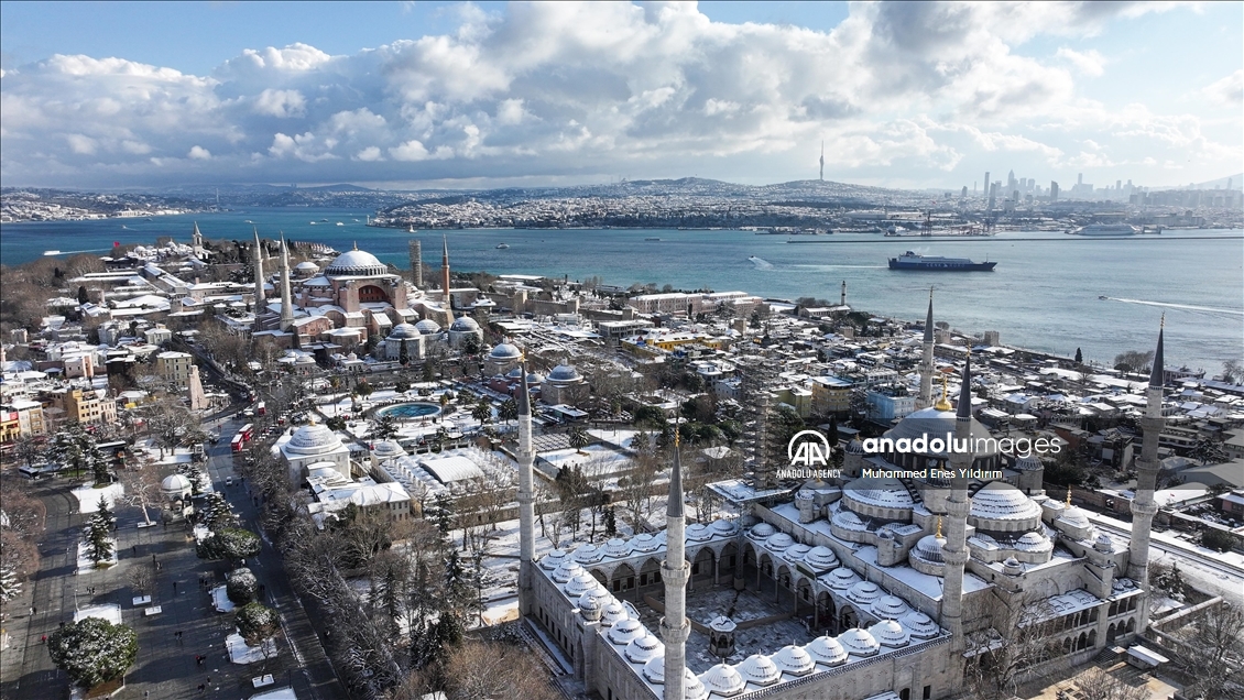 Snowfall continues intermittently in Istanbul