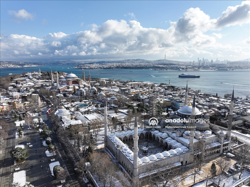 İstanbul'da kar yağışı aralıklarla sürüyor