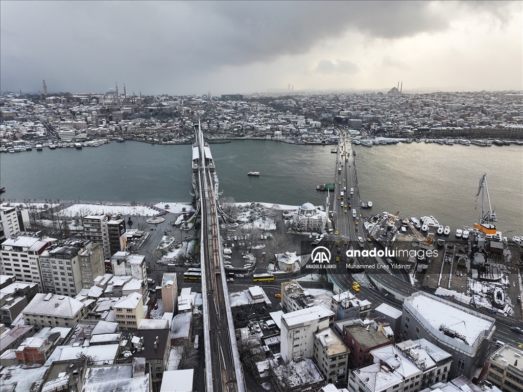 İstanbul'da kar yağışı aralıklarla sürüyor