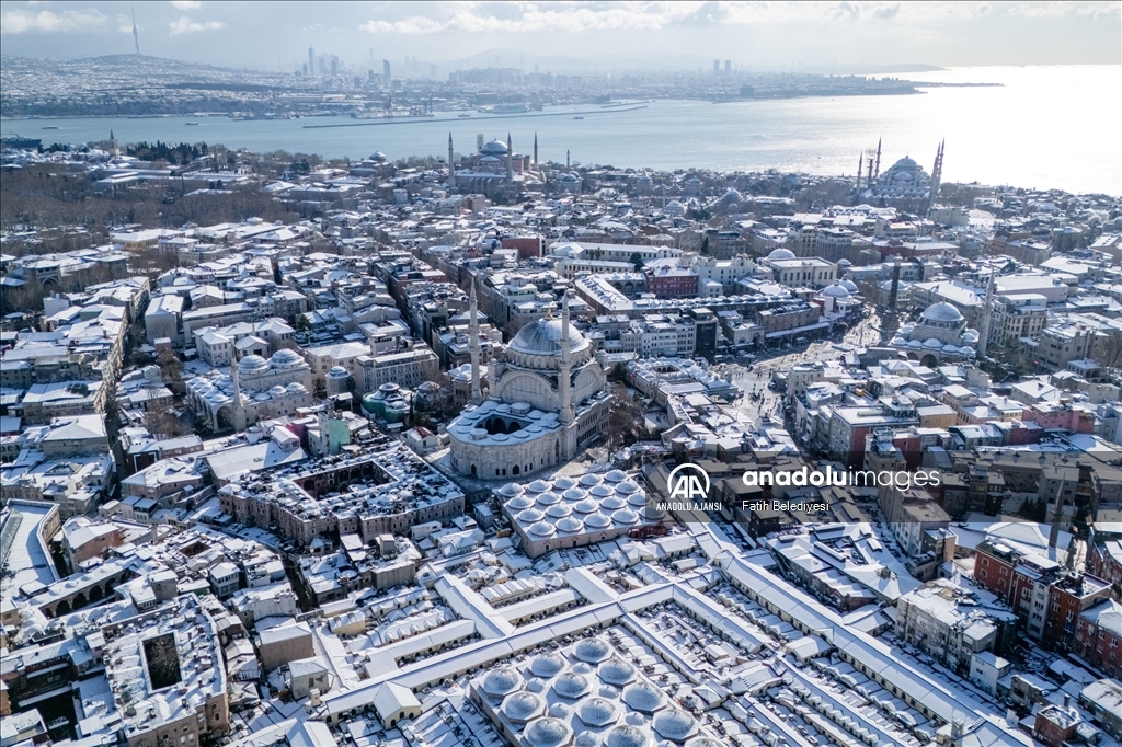 İstanbul'da kar yağışı aralıklarla sürüyor