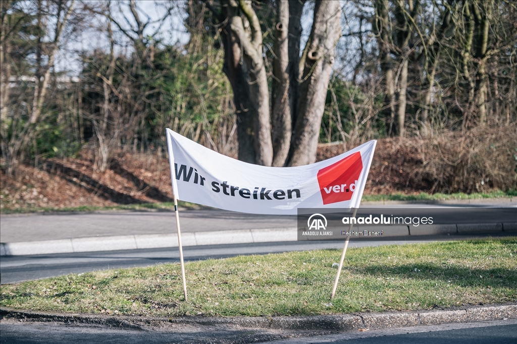 Dortmund'da toplu taşıma çalışanları maaş artışı talebiyle greve gitti