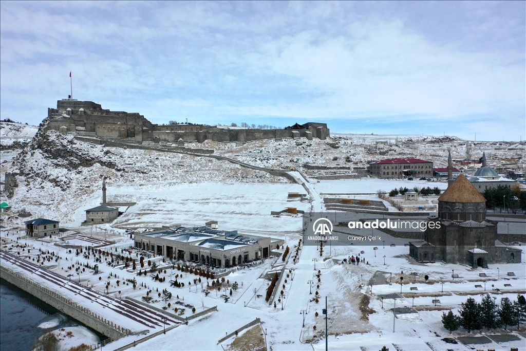 Kars'ta kar ve soğuk hava etkili oluyor