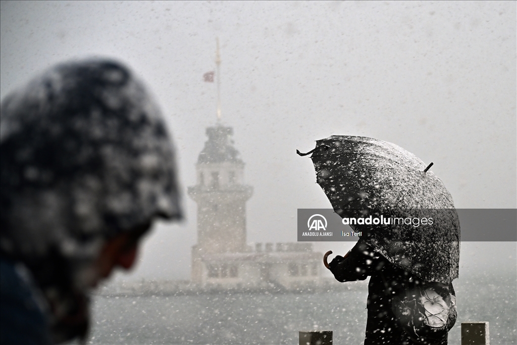 İstanbul'da kar yağışı aralıklarla sürüyor