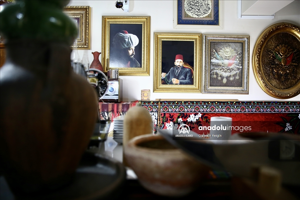 Eski eşyaları toplayan tespih ustasının atölyesi adeta müzeye dönüştü