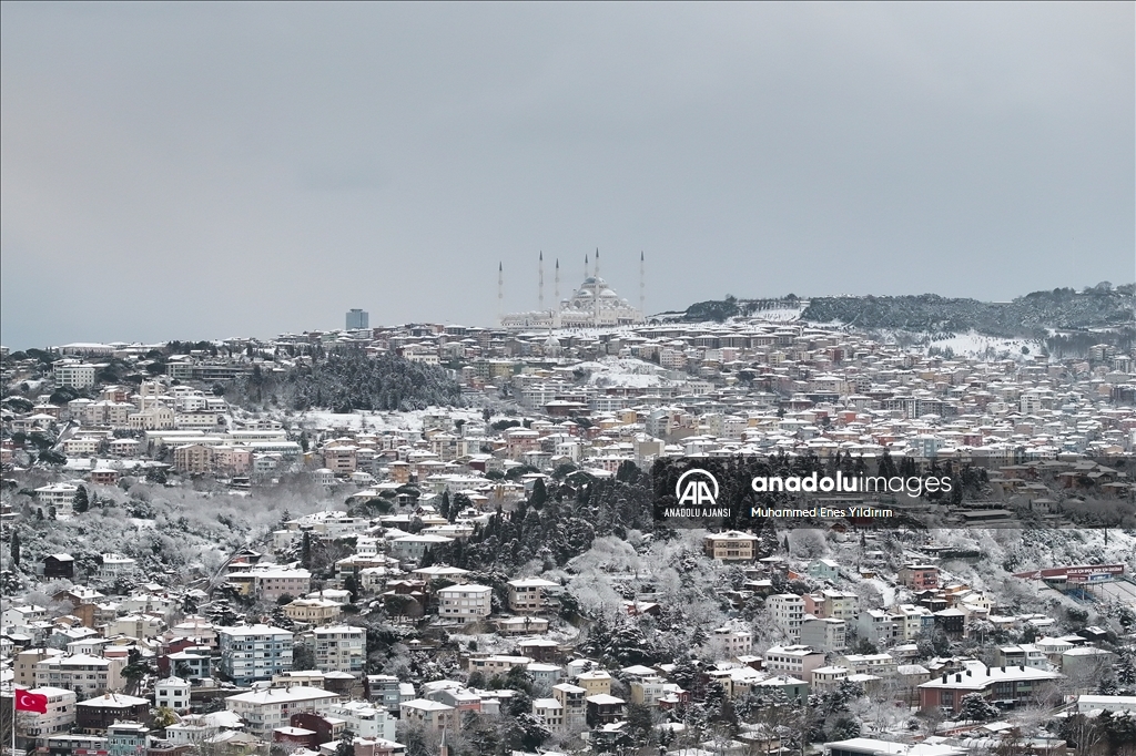 İstanbul'da kar yağışı aralıklarla sürüyor