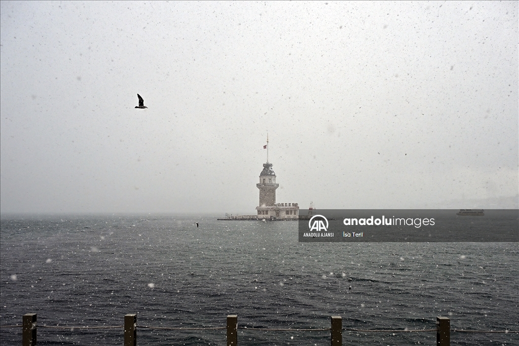 İstanbul'da kar yağışı aralıklarla sürüyor