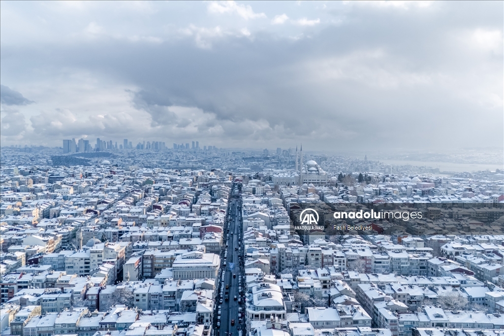 İstanbul'da kar yağışı aralıklarla sürüyor