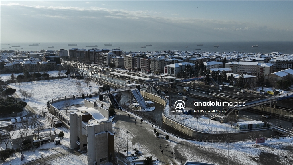 İstanbul'da kar yağışı aralıklarla sürüyor