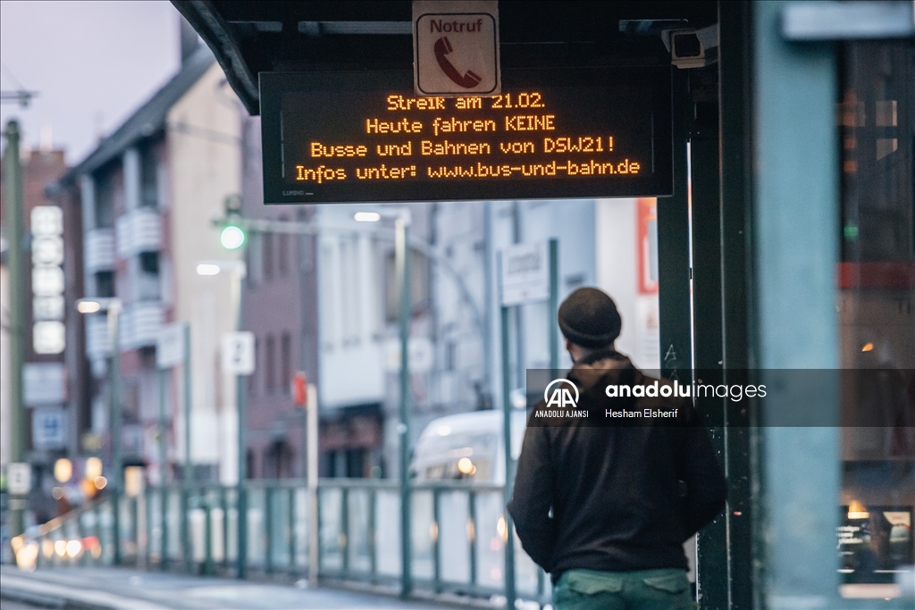 Dortmund'da toplu taşıma çalışanları maaş artışı talebiyle greve gitti