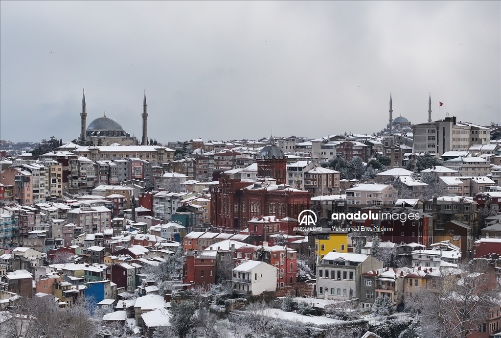 İstanbul'da kar yağışı aralıklarla sürüyor