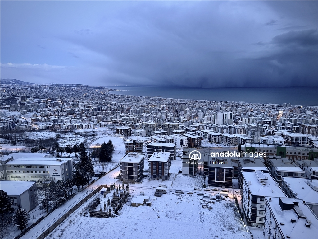 Samsun'da kar yağışı etkisini sürdürüyor