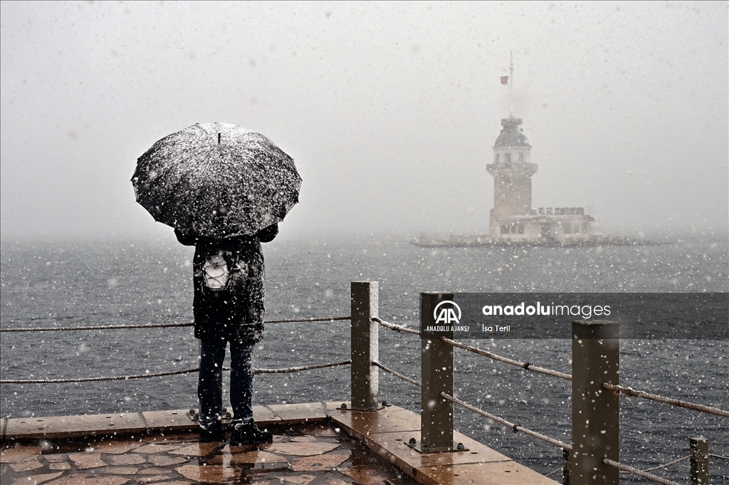 İstanbul'da kar yağışı aralıklarla sürüyor