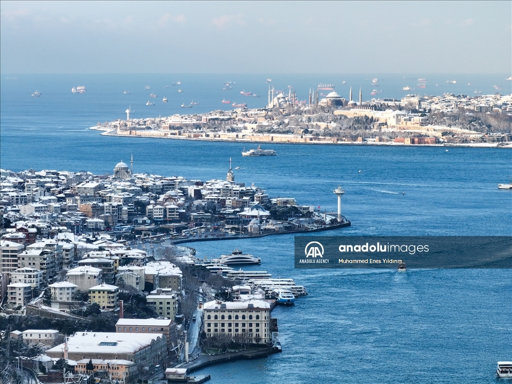 Snowfall continues intermittently in Istanbul
