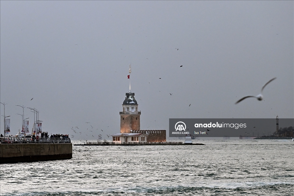 İstanbul'da kar yağışı aralıklarla sürüyor