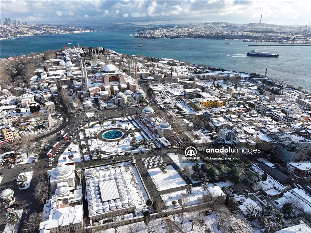 İstanbul'da kar yağışı aralıklarla sürüyor