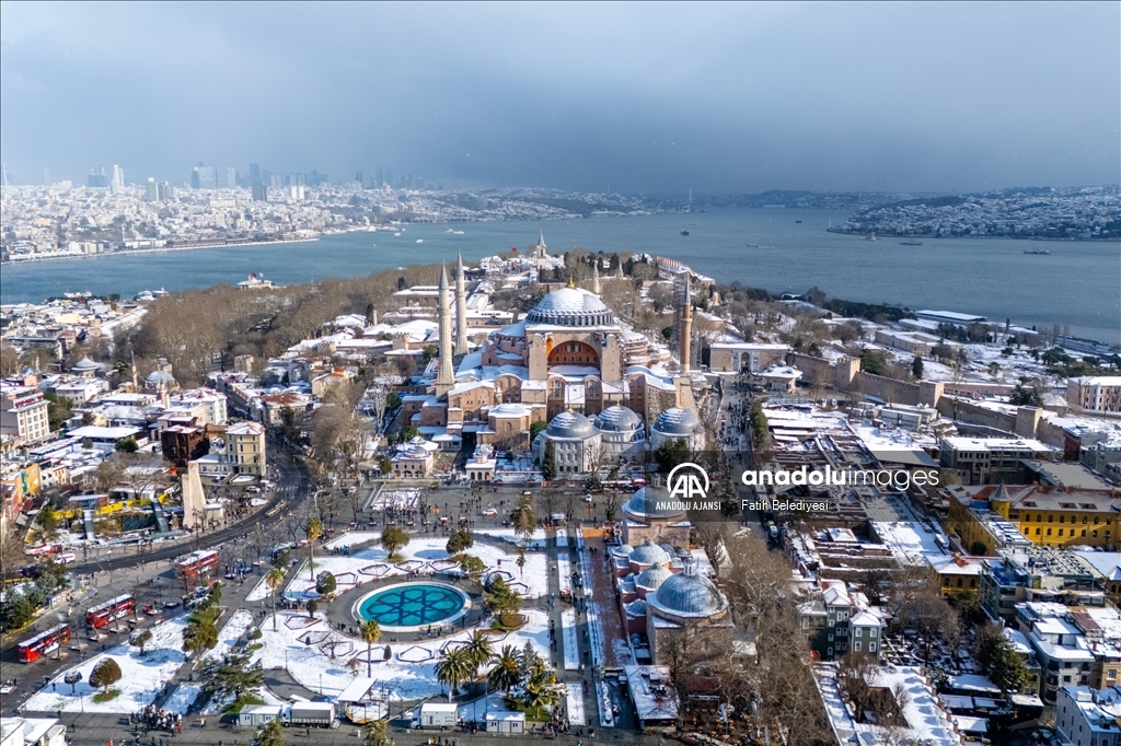 İstanbul'da kar yağışı aralıklarla sürüyor