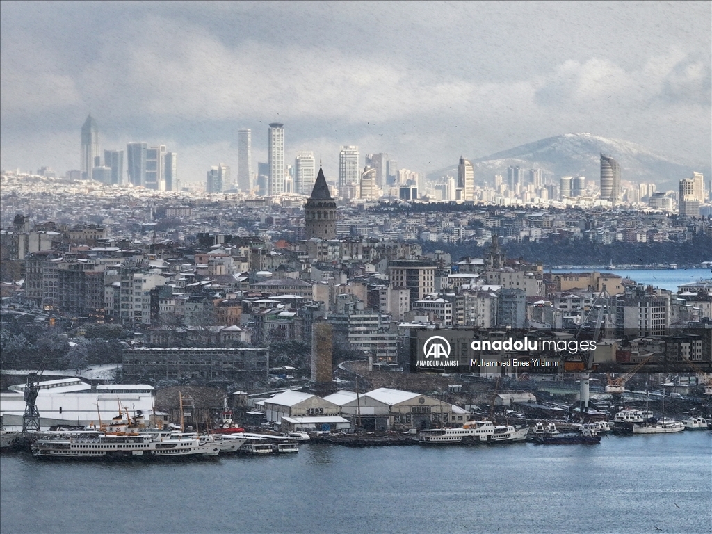 İstanbul'da kar yağışı aralıklarla sürüyor