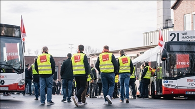 Dortmund'da toplu taşıma çalışanları maaş artışı talebiyle greve gitti