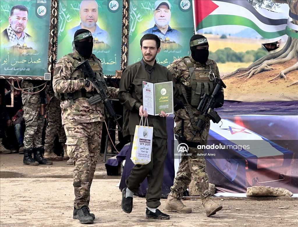 Hamas, Gazze'den bugün serbest bırakılacak 6 İsrailli esirin 3'ünü Nusayrat'ta Kızılhaç'a teslim etti