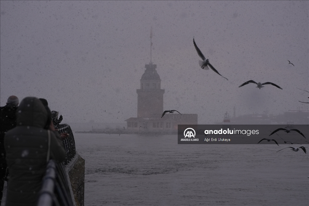 İstanbul'da kar yağışı aralıklarla sürüyor