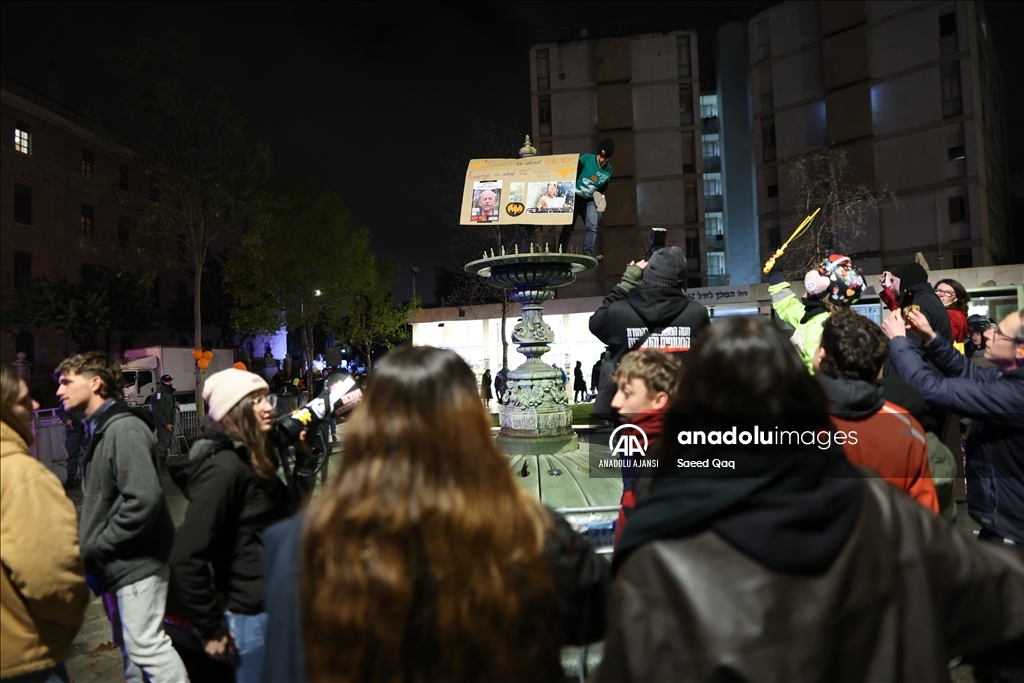 İsrailli esirlerin yakınları Batı Kudüs'te gösteri düzenledi