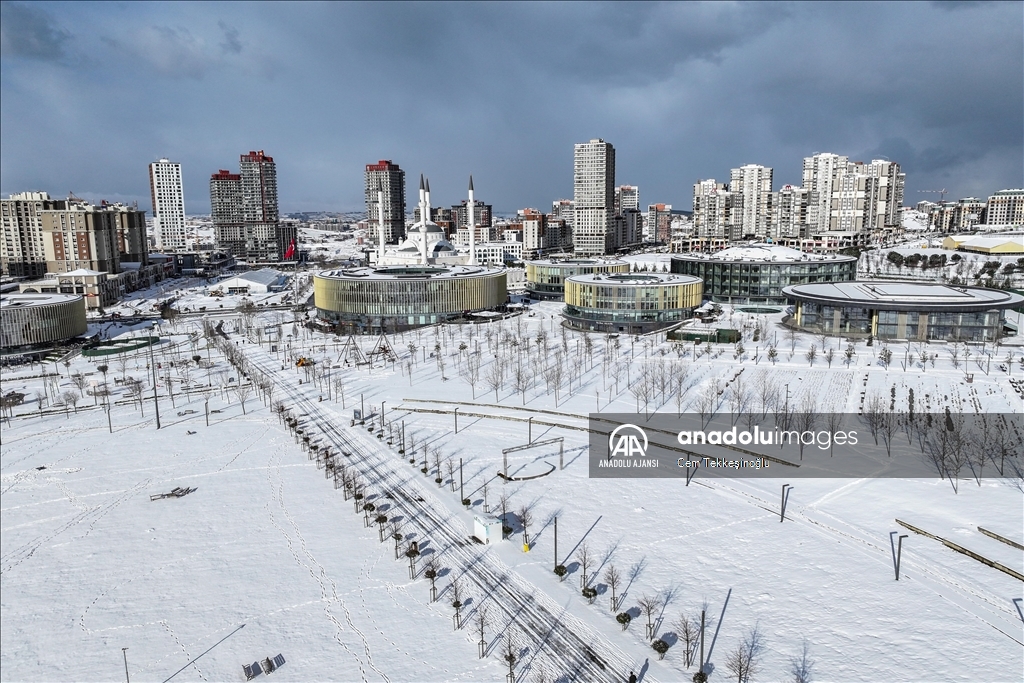 İstanbul'da kar yağışı aralıklarla sürüyor