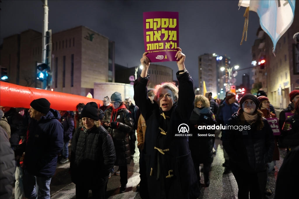 İsrailli esirlerin yakınları Batı Kudüs'te gösteri düzenledi