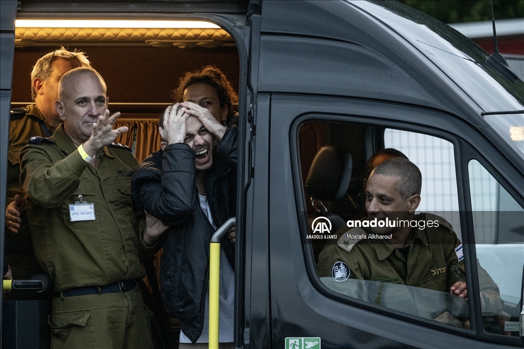 Gazze'de serbest bırakılan esirler, İsrail'e ulaştı