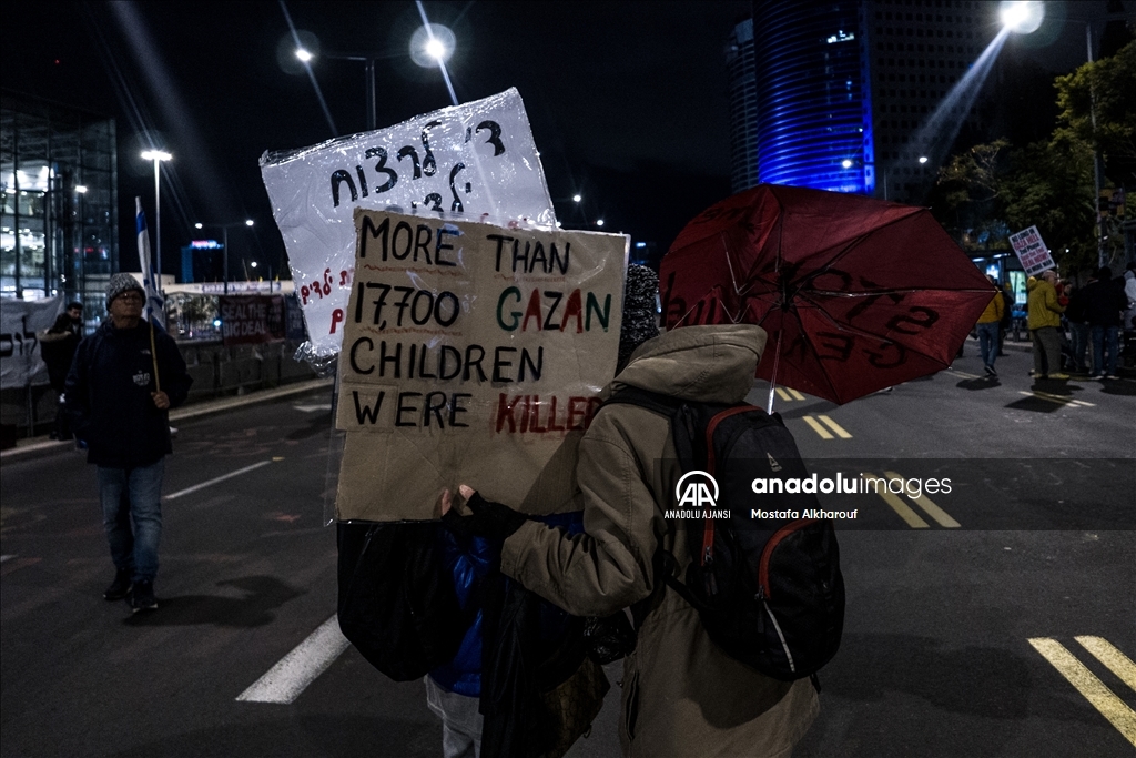 İsrailli esirlerin yakınları Tel Aviv'de gösteri düzenledi