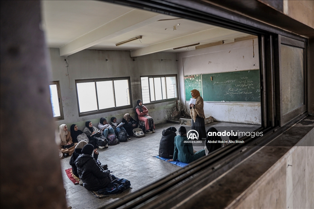 Gazze'de bir buçuk yıl aradan sonra eğitim öğretim süreci yeniden başladı