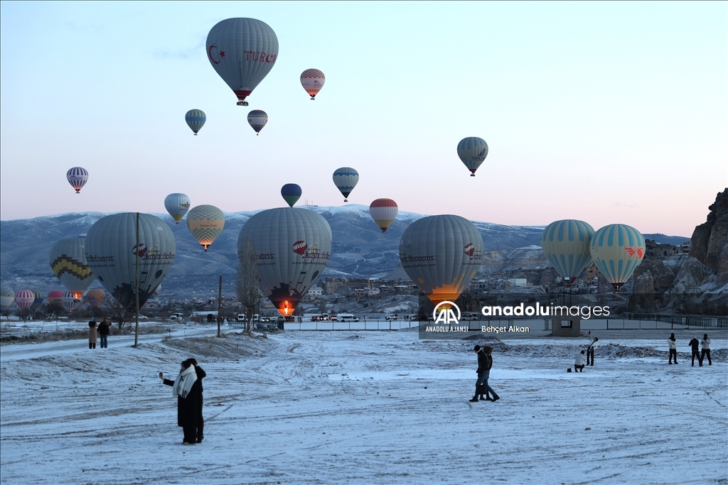 Kapadokya'da sıcak hava balonları 18 gün sonra gökyüzünü renklendirdi