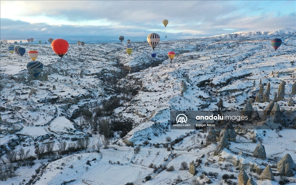 Kapadokya'da sıcak hava balonları 18 gün sonra gökyüzünü renklendirdi