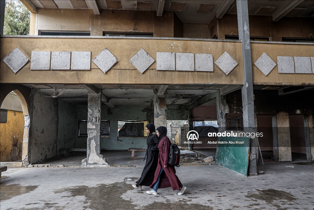 Gazze'de bir buçuk yıl aradan sonra eğitim öğretim süreci yeniden başladı