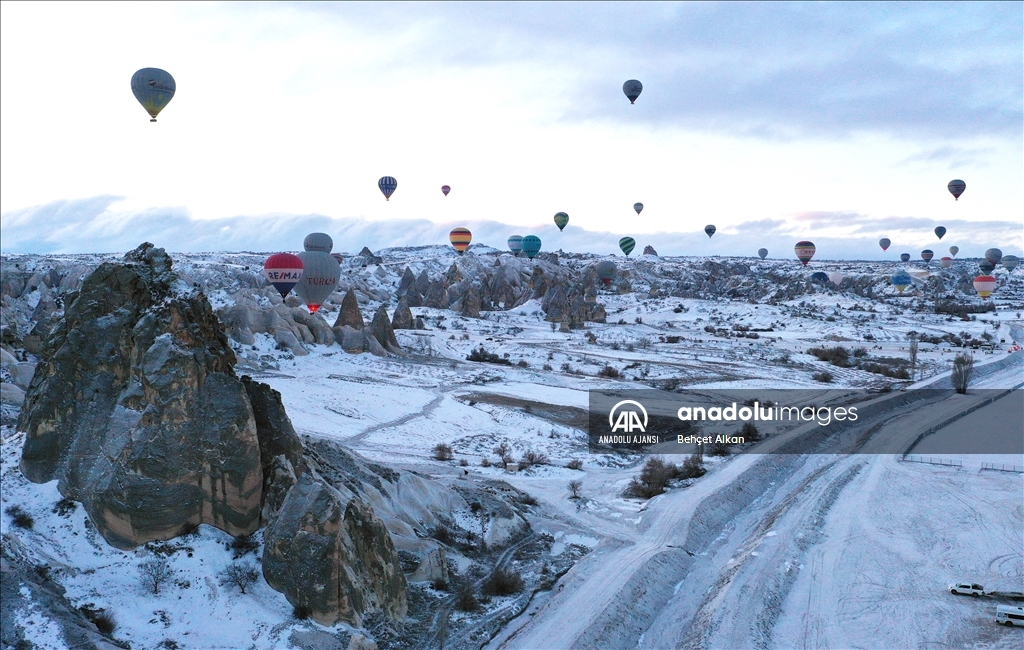 Kapadokya'da sıcak hava balonları 18 gün sonra gökyüzünü renklendirdi