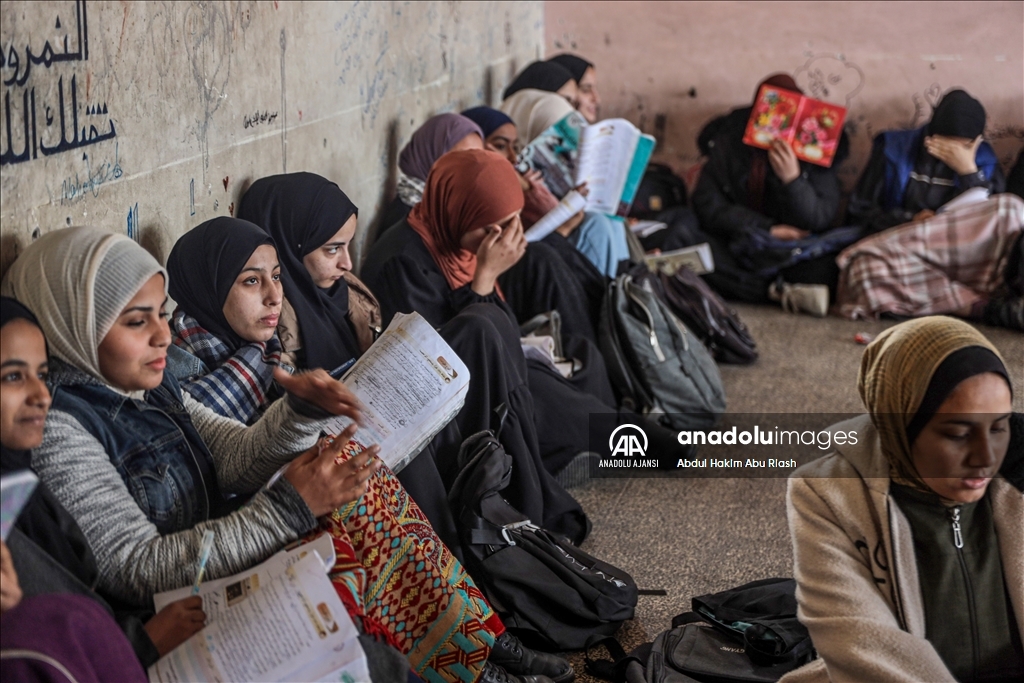Gazze'de bir buçuk yıl aradan sonra eğitim öğretim süreci yeniden başladı