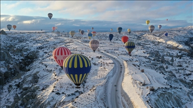 Kapadokya'da sıcak hava balonları 18 gün sonra gökyüzünü renklendirdi