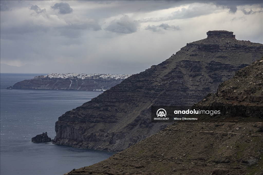 Туристический центр Греции Санторини превращается в город-призрак
