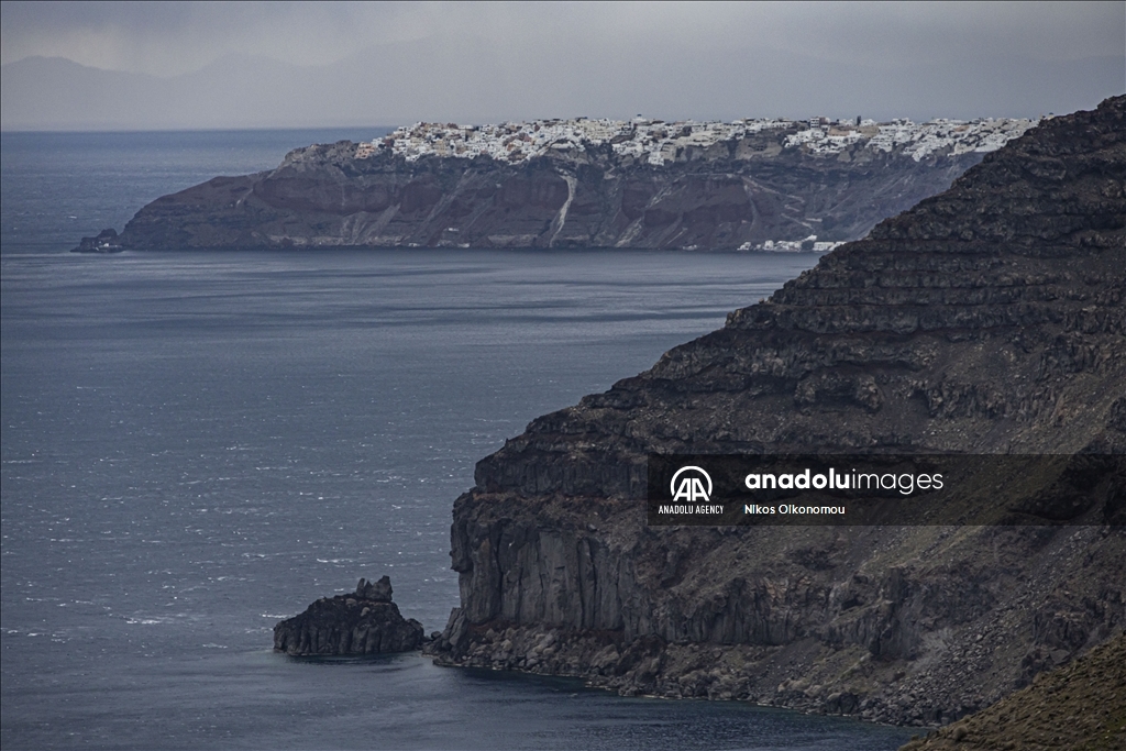Туристический центр Греции Санторини превращается в город-призрак
