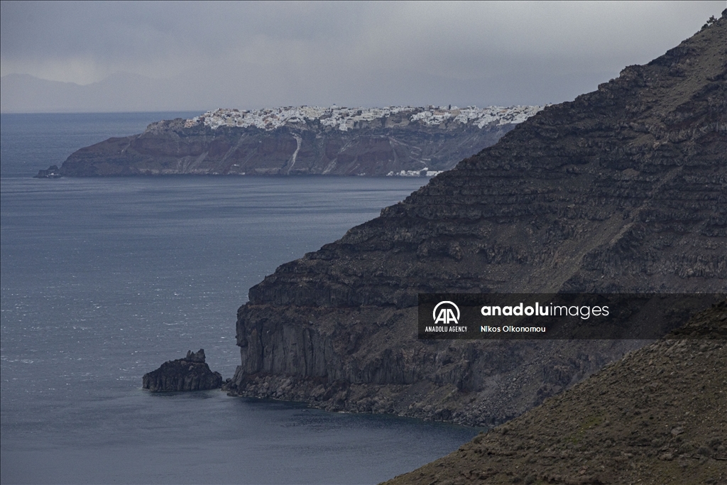 Туристический центр Греции Санторини превращается в город-призрак
