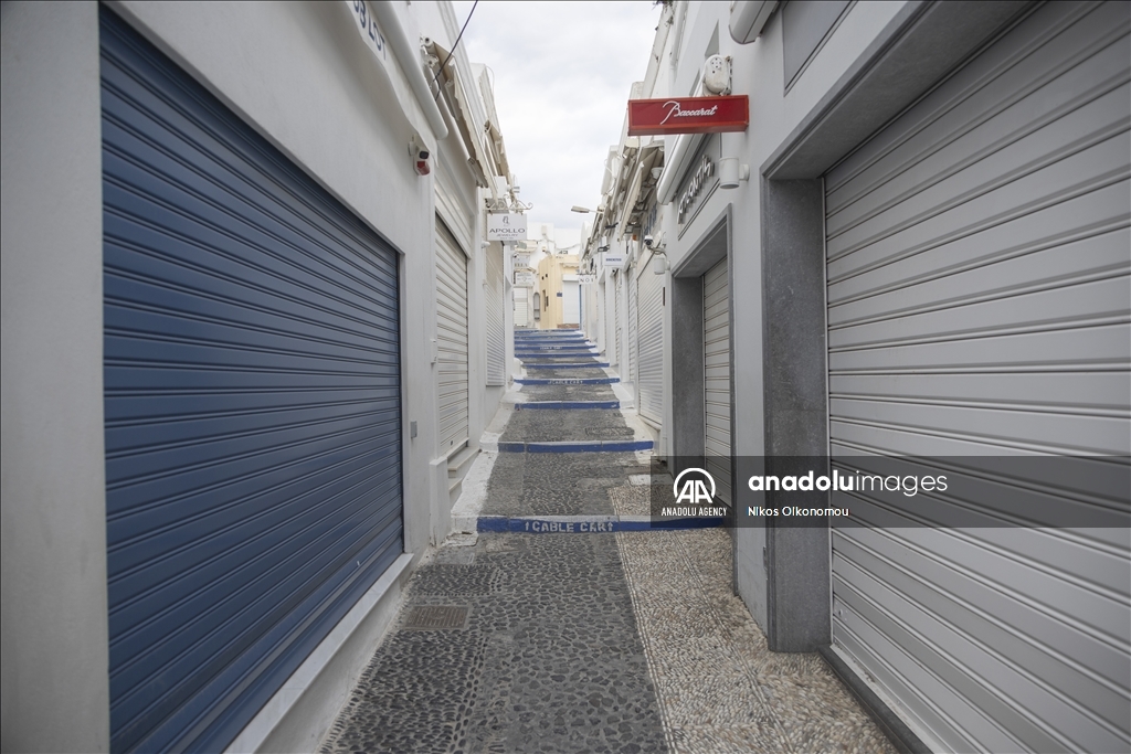 Туристический центр Греции Санторини превращается в город-призрак