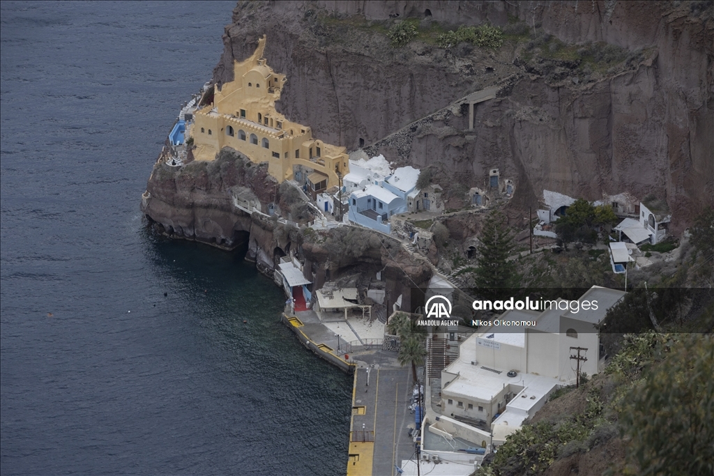 Туристический центр Греции Санторини превращается в город-призрак