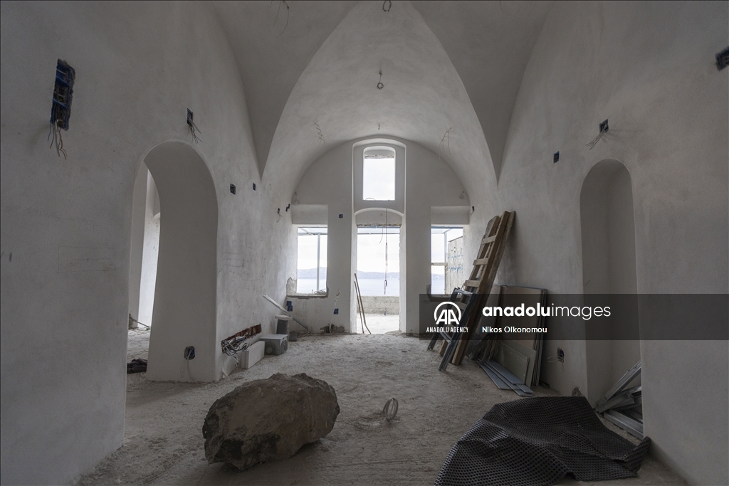 Туристический центр Греции Санторини превращается в город-призрак