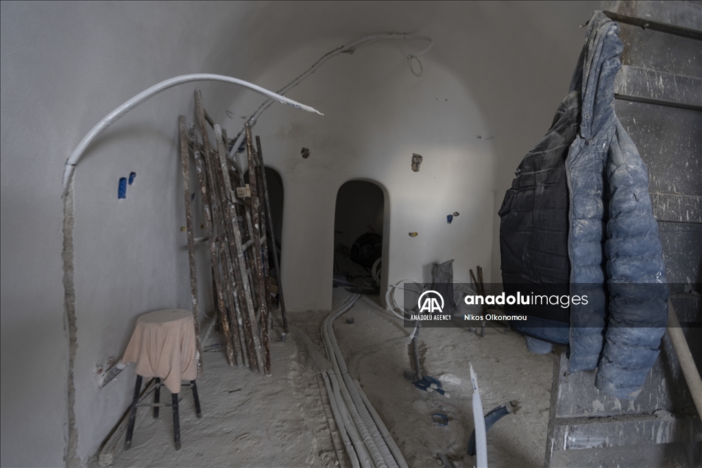 Туристический центр Греции Санторини превращается в город-призрак