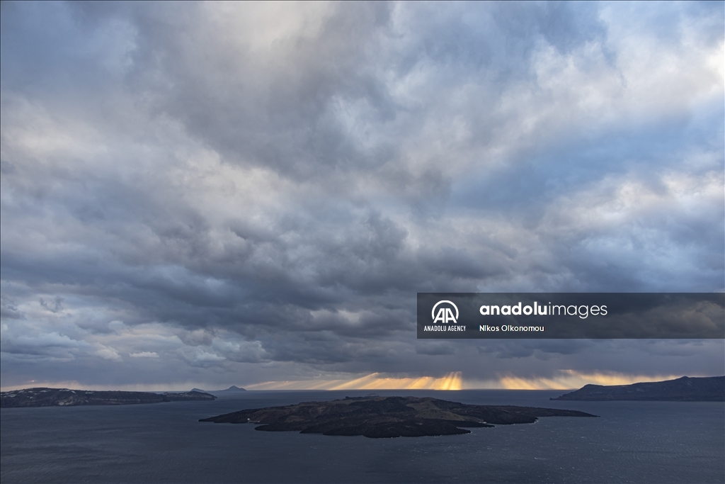 Туристический центр Греции Санторини превращается в город-призрак