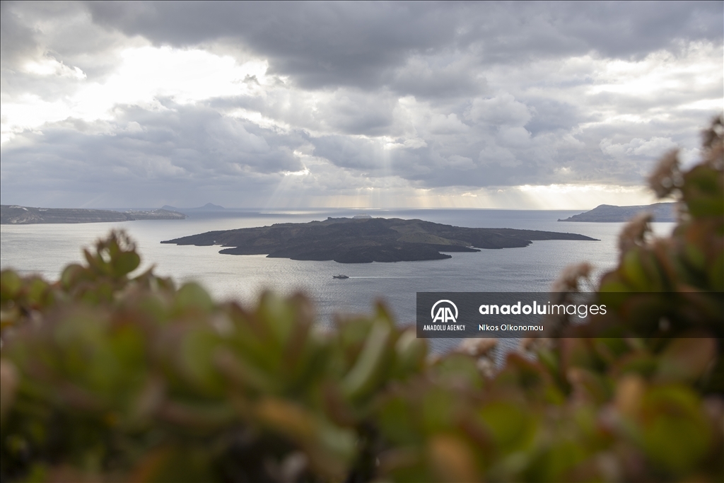 Туристический центр Греции Санторини превращается в город-призрак