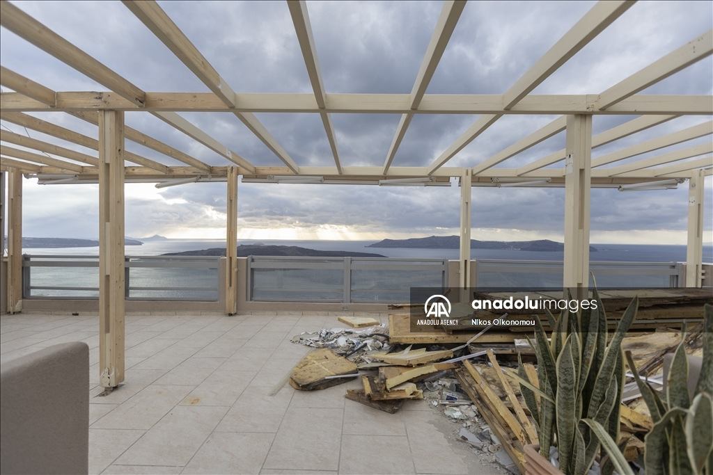 Туристический центр Греции Санторини превращается в город-призрак